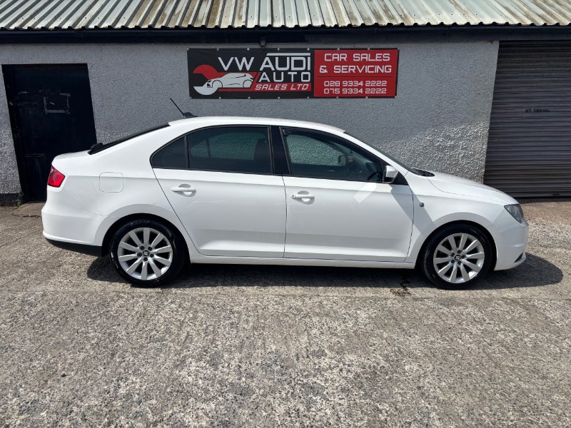 White 2014 SEAT Toledo 1.6 TDI Ecomotive CR SE Hatchback 5dr Diesel Manual Euro 5 s/s Nav 105 ps in Ballyclare