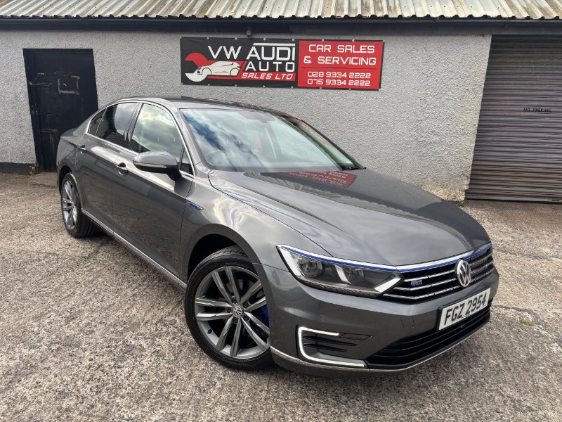 Grey Volkswagen Passat 1.4 TSI GTE Saloon 4dr Petrol Plug-in Hybrid DSG Euro 6 s/s 218 ps