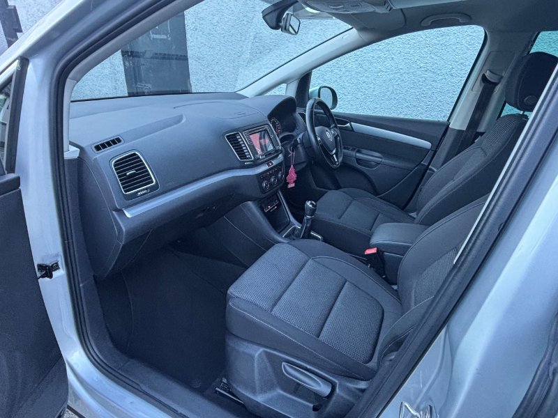 Silver Volkswagen Sharan 2.0 TDI BlueMotion Tech SE MPV 5dr Diesel Manual Euro 6 s/s 150 ps